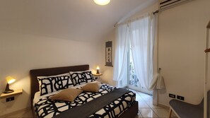 1 bedroom, desk, iron/ironing board, travel crib - FraBa Apartment Historic Center of Naples (Napoli)