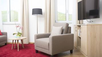 Fernseher, Tischtennisplatte