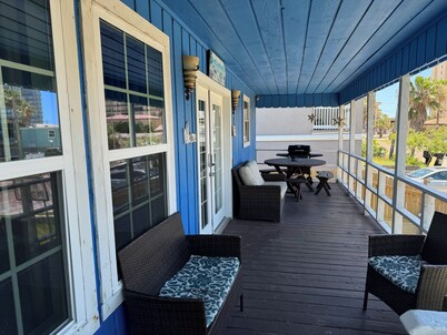 RENOVATED Stars Blue House w/ nice Pool & GameRoom near beach/gravity park/shops