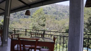 Café da manhã com pratos da culinária local grátis todos os dias