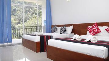 Chambre Familiale, plusieurs lits, balcon, vue montagne | Wi-Fi gratuit, draps fournis