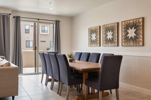 Dining - The Good Place - PRIVATE HOT TUB - Large home with arcade game! (Washington)