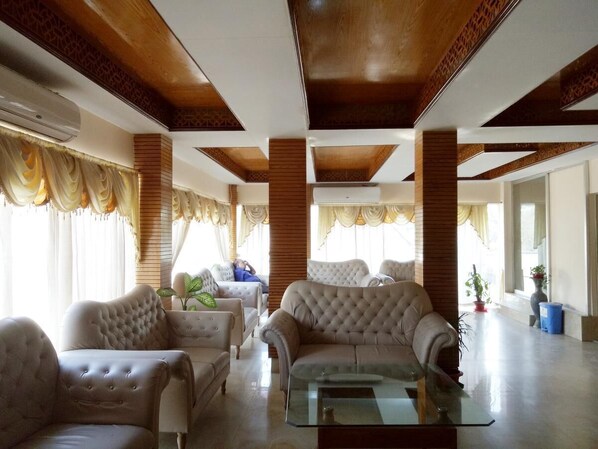 Área de estar no saguão