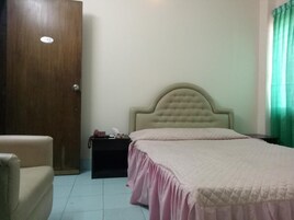 华丽双人房或双床房 | 客房内保险箱、免费 WiFi