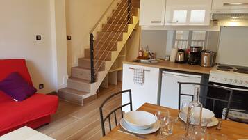 Køleskab, mikrobølgeovn, ovn, kogeplade