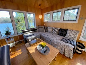 Smart TV, fireplace, stereo - PRIVATE PENINSULA 2ac surrounded by water min from hiking skiing theater music (Sheffield)