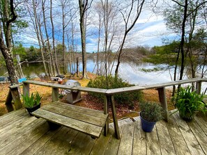 Terrace/patio - PRIVATE PENINSULA 2ac surrounded by water min from hiking skiing theater music (Sheffield)