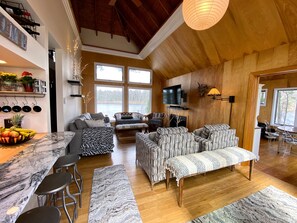Smart TV, fireplace, stereo - PRIVATE PENINSULA 2ac surrounded by water min from hiking skiing theater music (Sheffield)
