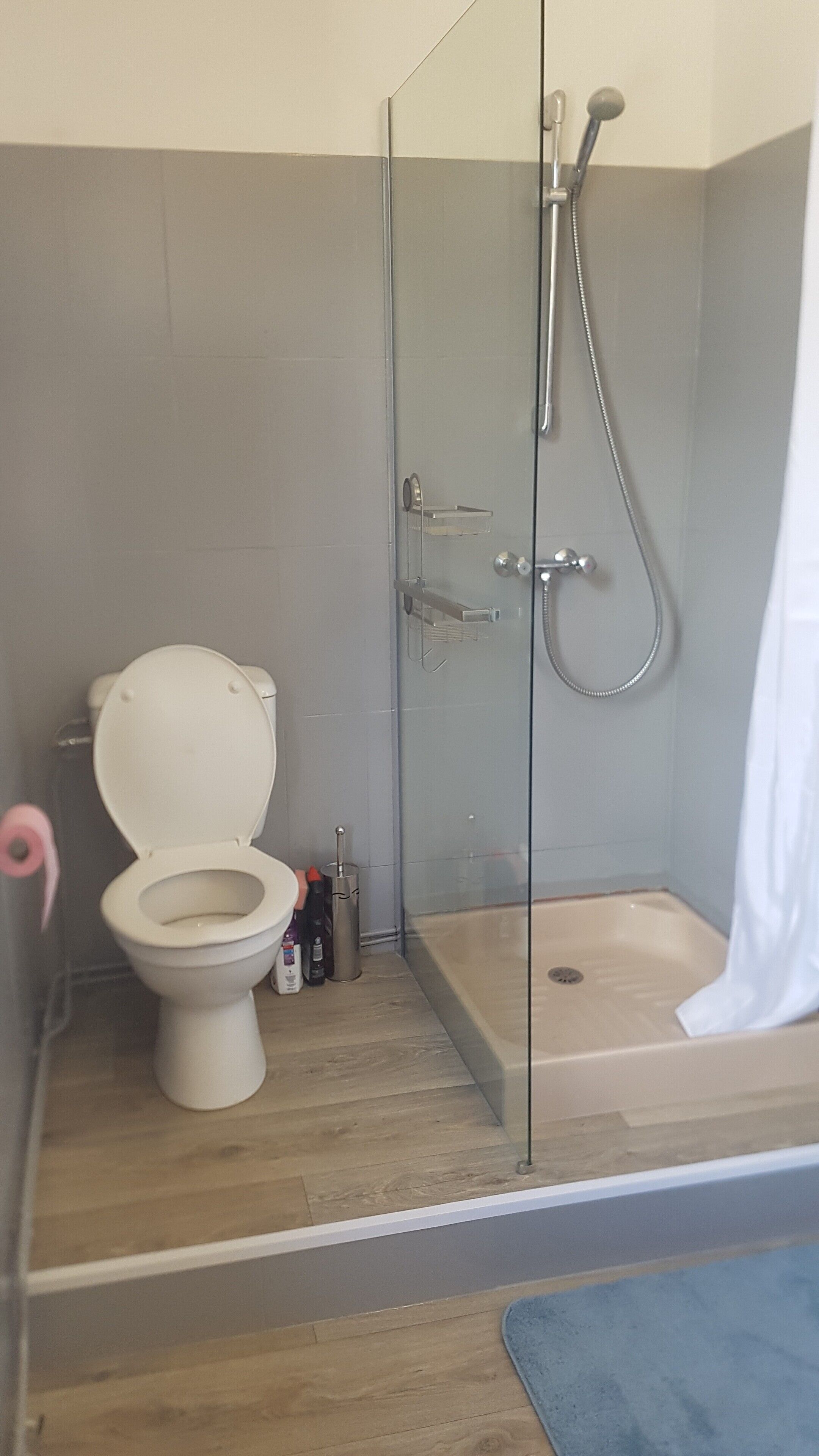 Dusche, Seife, Toilettenpapier