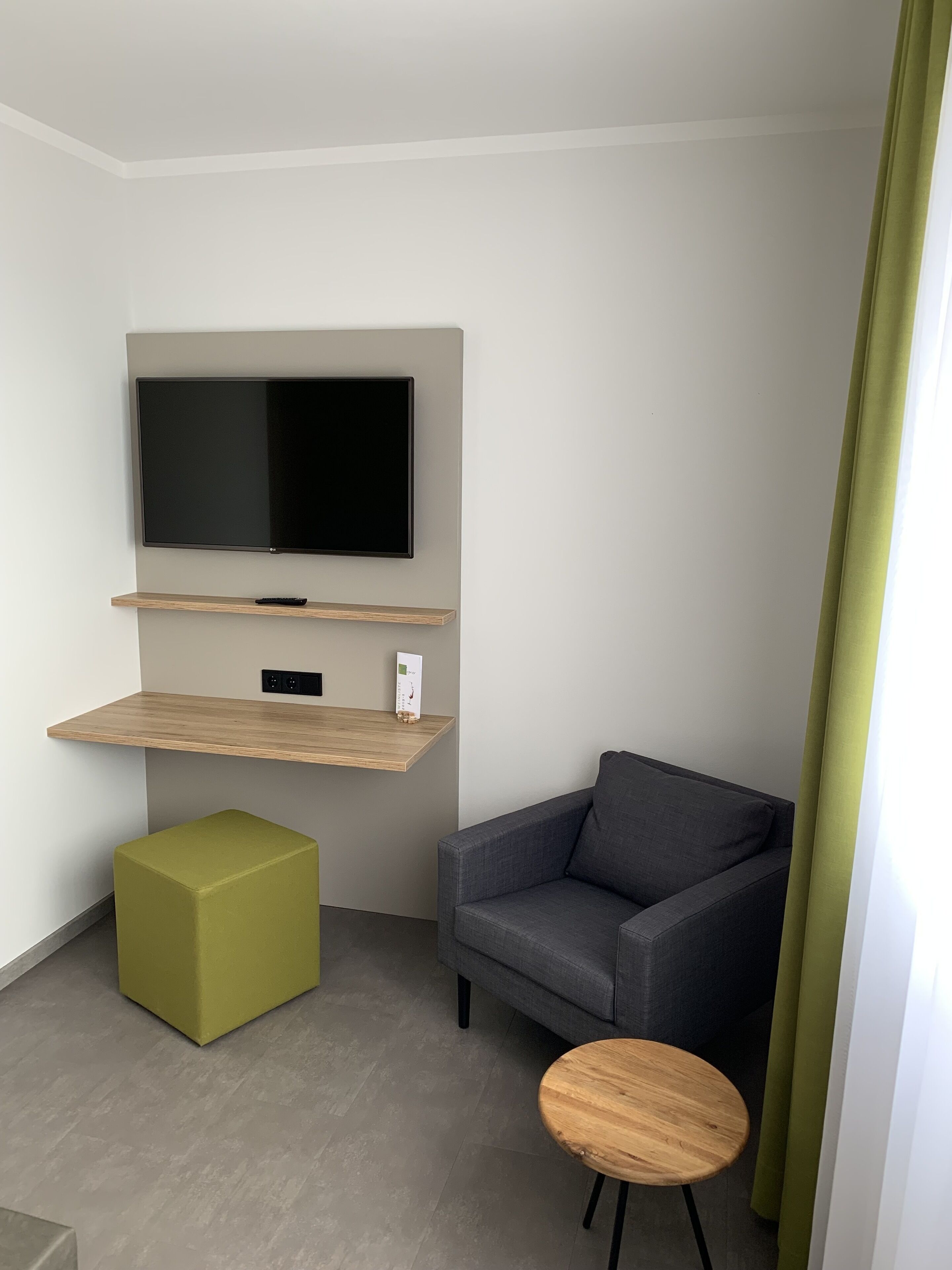 Double Room | Television