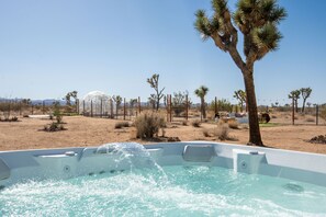 Outdoor spa tub - Unique Joshua Tree Eclectic Hacienda, Private Fenced 9 acres + Dog Friendly (Yucca Valley)