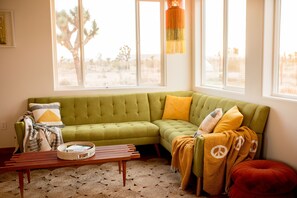 Smart TV, fireplace, books, stereo - Unique Joshua Tree Eclectic Hacienda, Private Fenced 9 acres + Dog Friendly (Yucca Valley)
