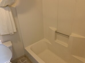 Bathtub, free toiletries, hair dryer, towels