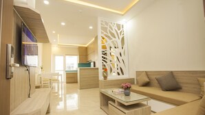 2 bedrooms, premium bedding, memory-foam beds, free minibar items - Thuy Linh Apartment (Bac Nha Trang)