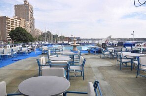 Outdoor dining - Diamond Hotel cruise boat (Cairo Governorate)
