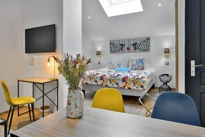 Suite Studio Supérieure | Bureau, espace de travail pour ordinateur portable, rideaux occultants