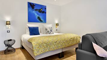 Monolocale comfort, 1 letto king, vista giardino | Una scrivania, postazione laptop, tende oscuranti, insonorizzazione