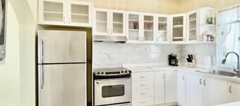 Simby D'lo A Presidental House.Pack up your luggage and move in!  UP