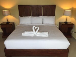 5 bedrooms, iron/ironing board, WiFi, bed sheets