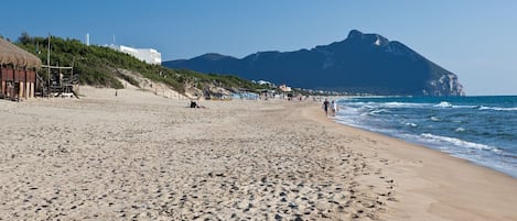 Una spiaggia nelle vicinanze