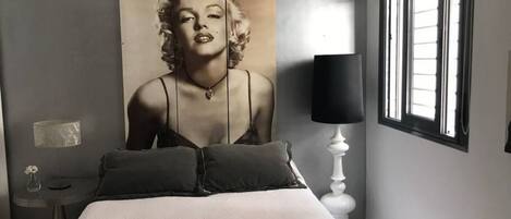 2 habitaciones, tabla de planchar con plancha, wifi y ropa de cama