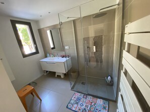 Badewanne, Haartrockner