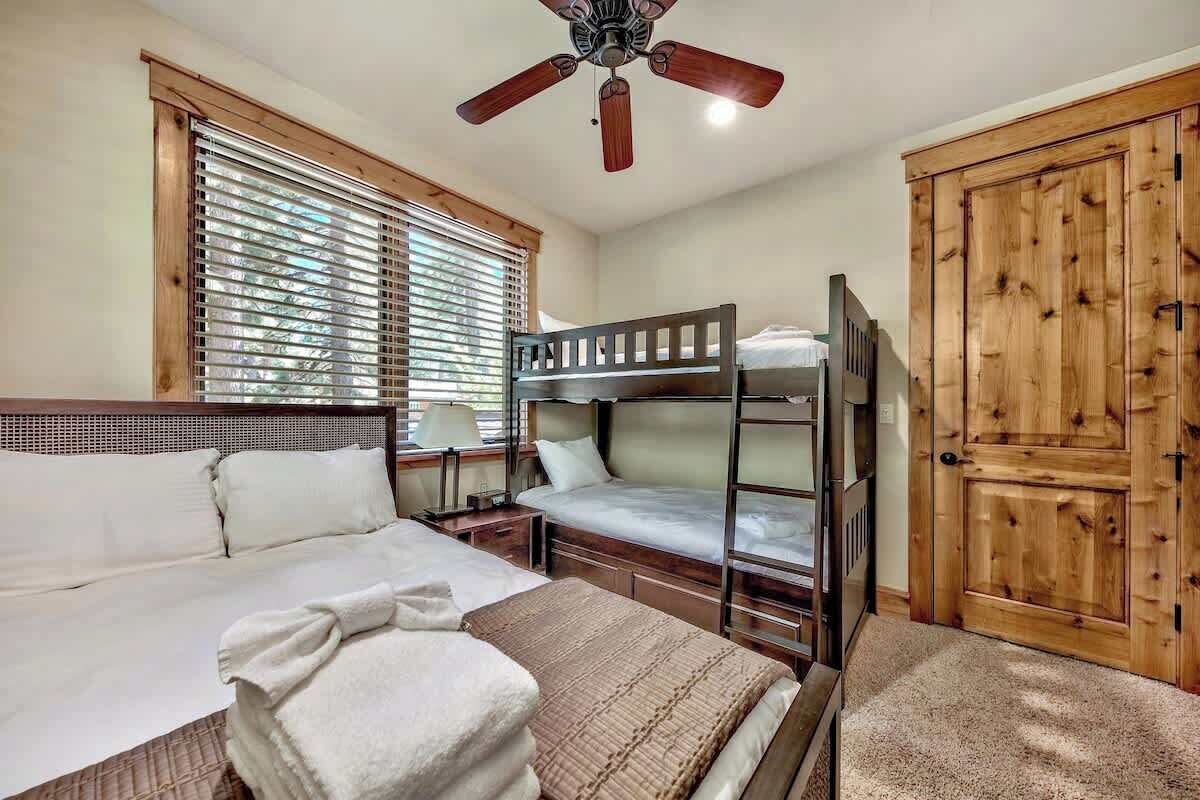 5 bedrooms, iron/ironing board, free WiFi, bed sheets