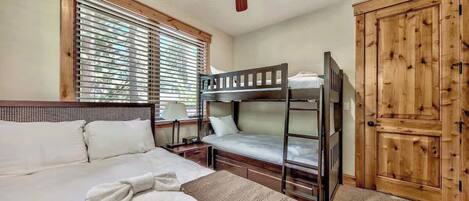 5 bedrooms, iron/ironing board, free WiFi, bed sheets