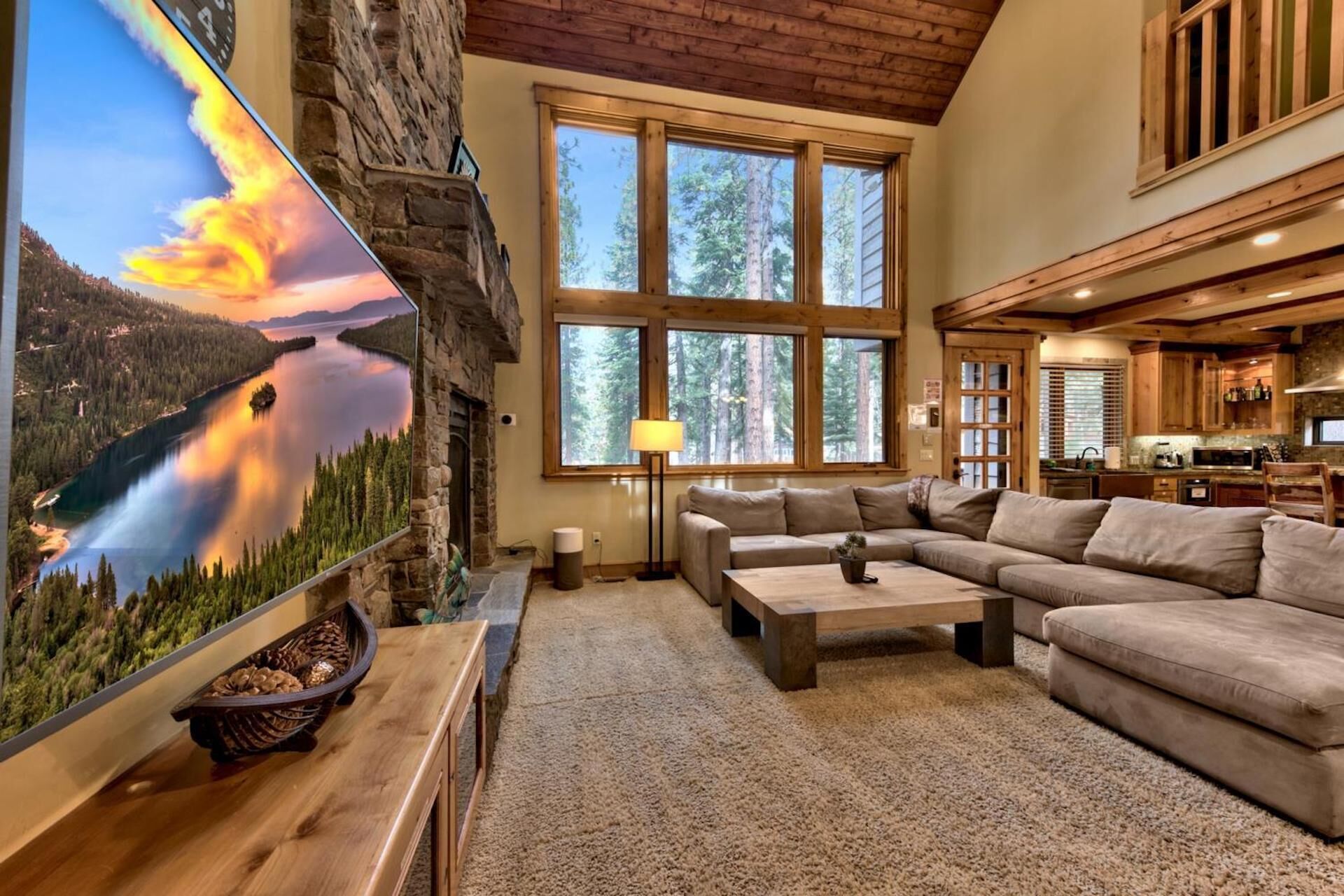 NEW Hot Tub! Game Room, Close to Lake and Heavenly, Higher End
