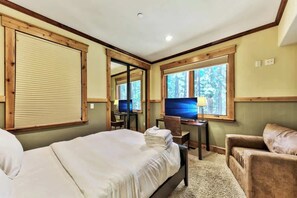 5 bedrooms, iron/ironing board, free WiFi, bed sheets - Gentian Adventure Lodge: Hot Tub, Games, Near Lake (South Lake Tahoe)