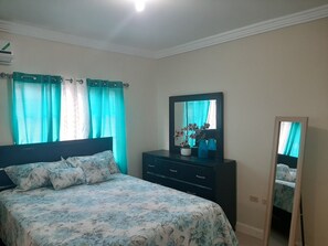 2 slaapkamers, een strijkplank/strijkijzer, wifi, beddengoed