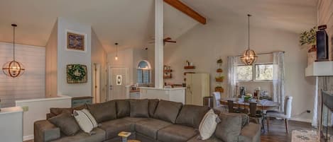 Smart TV, fireplace, DVD player, ping pong