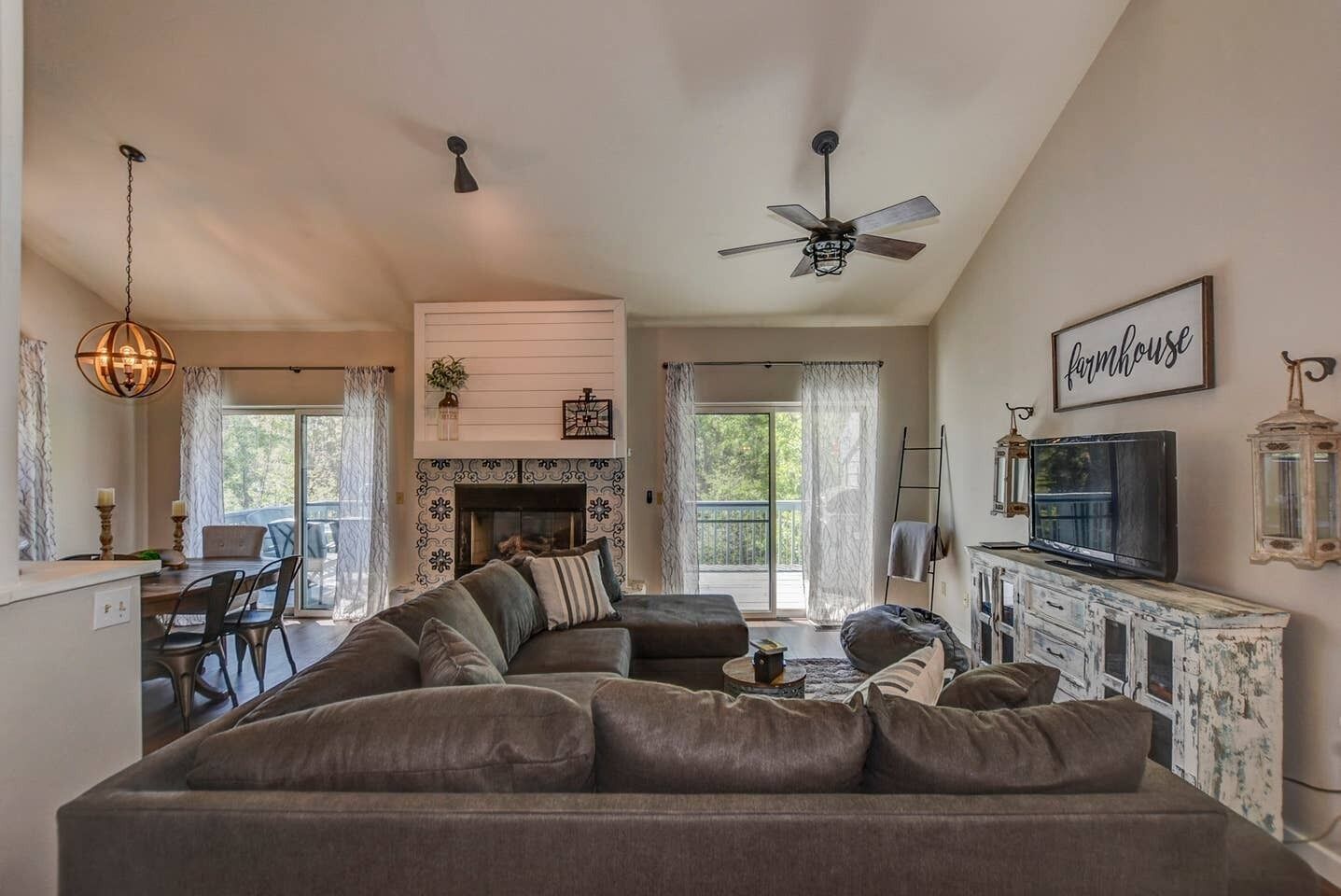 Smart TV, fireplace, DVD player, table tennis