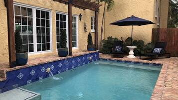 Piscine extérieure, piscine chauffée