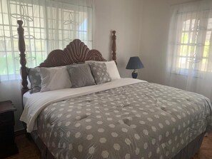 3 bedrooms, iron/ironing board, free WiFi - Indianna Guest House,  Frenchman district, Calabash Bay , treasure beach   (Treasure Beach)