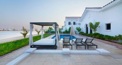 Luxury Villa w/ Dramatic Vw Private Beach & Pool