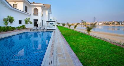 Luxury Villa w/ Dramatic Vw Private Beach & Pool