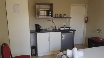 Stovetop, electric kettle