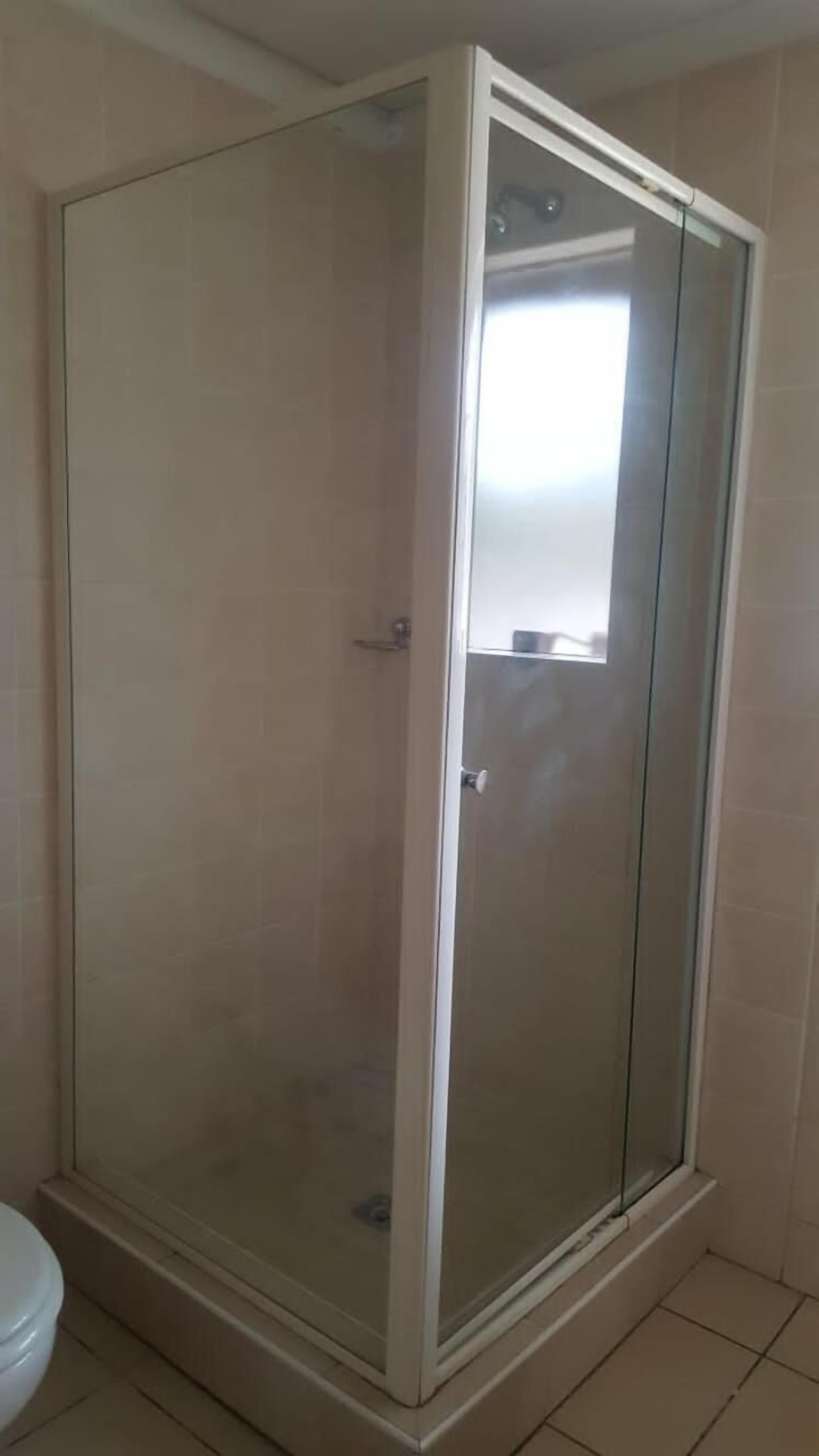 Kostenlose Toilettenartikel, Handtücher, Seife, Shampoo
