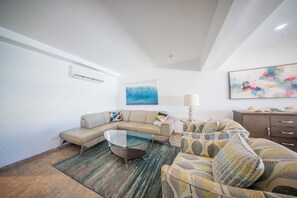 TV - 3-bedroom apartment right on Ashford Avenue (San Juan)