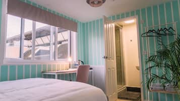 Room, 1 Double Bed | Desk, laptop workspace, blackout curtains, soundproofing