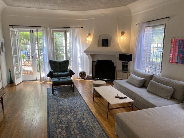 TV, fireplace, Netflix, streaming services