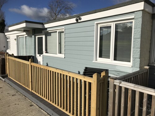 2 Bedroom Chalet SB11, Sandown Bay, Isle of Wight, Dog Friendly, Sleeps 4