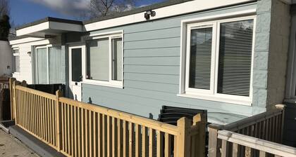 2 Bedroom Chalet SB11, Sandown Bay, Isle of Wight, Dog Friendly, Sleeps 4