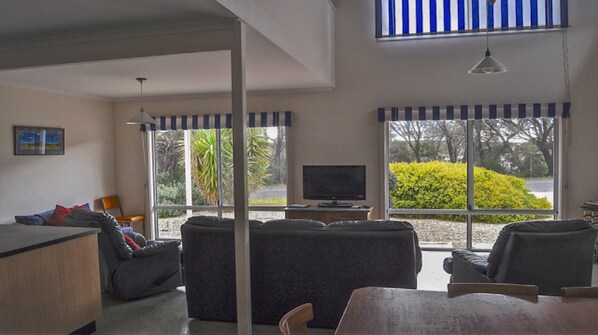 Flat-screen TV, fireplace