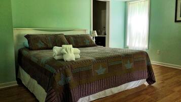 3 bedrooms, iron/ironing board, free WiFi, bed sheets