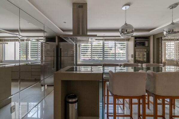 Fridge, microwave, oven, coffee/tea maker