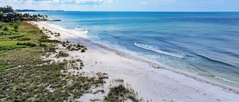 Beach nearby, sun-loungers, beach towels