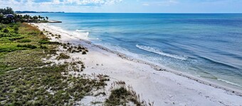 Updated Villa Condo -Steps to Beautiful White-Sand Beach