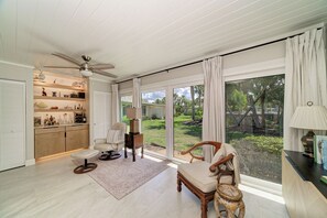 Interior - Updated Villa Condo -Steps to Beautiful White-Sand Beach (Longboat Key)